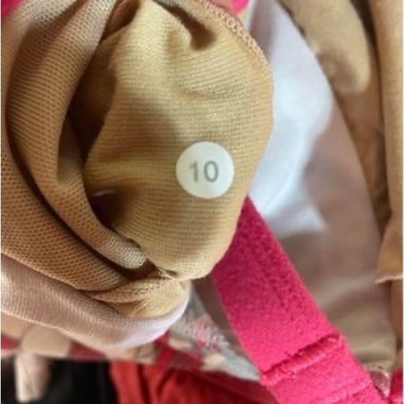 Women’s size 10 lululemon halter tank - Picture 5 of 5